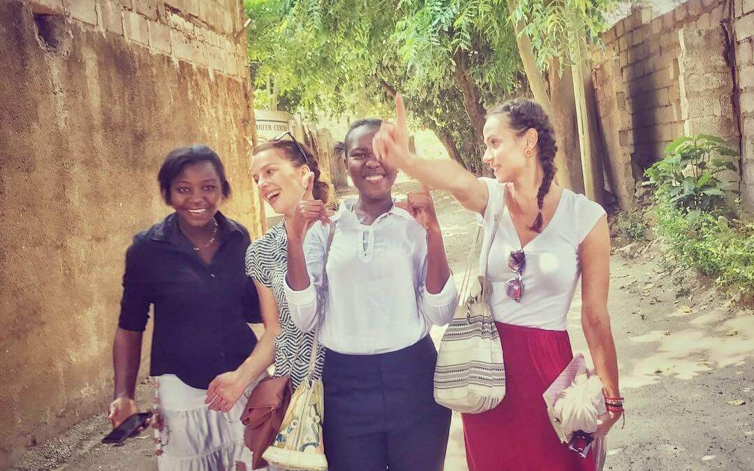 How to make local friends while traveling