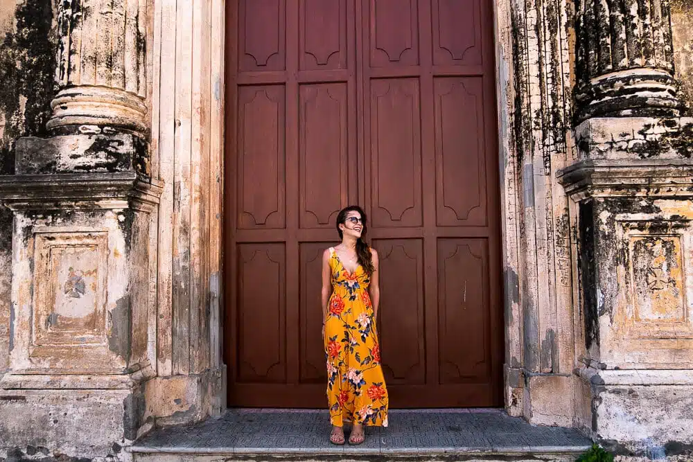Granada, Nicaragua: Dani vor der Kirche