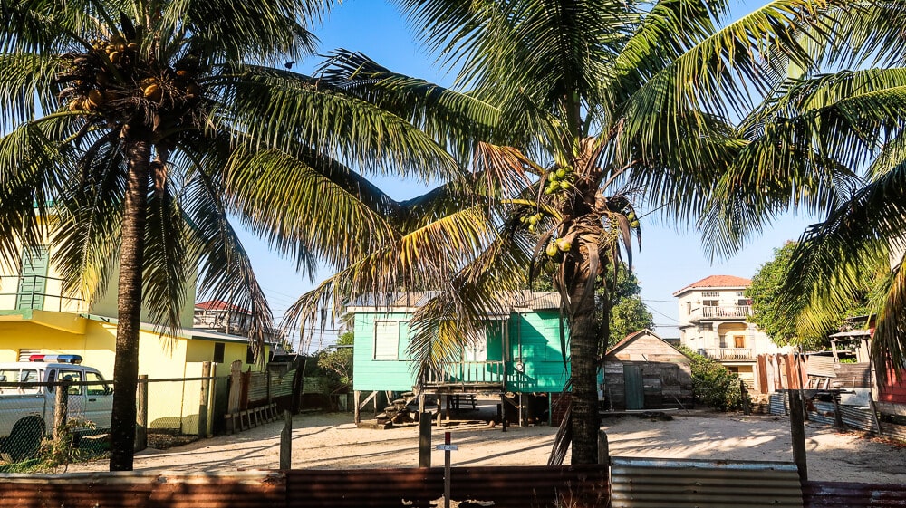 Hopkins, Belize: Buntes Haus