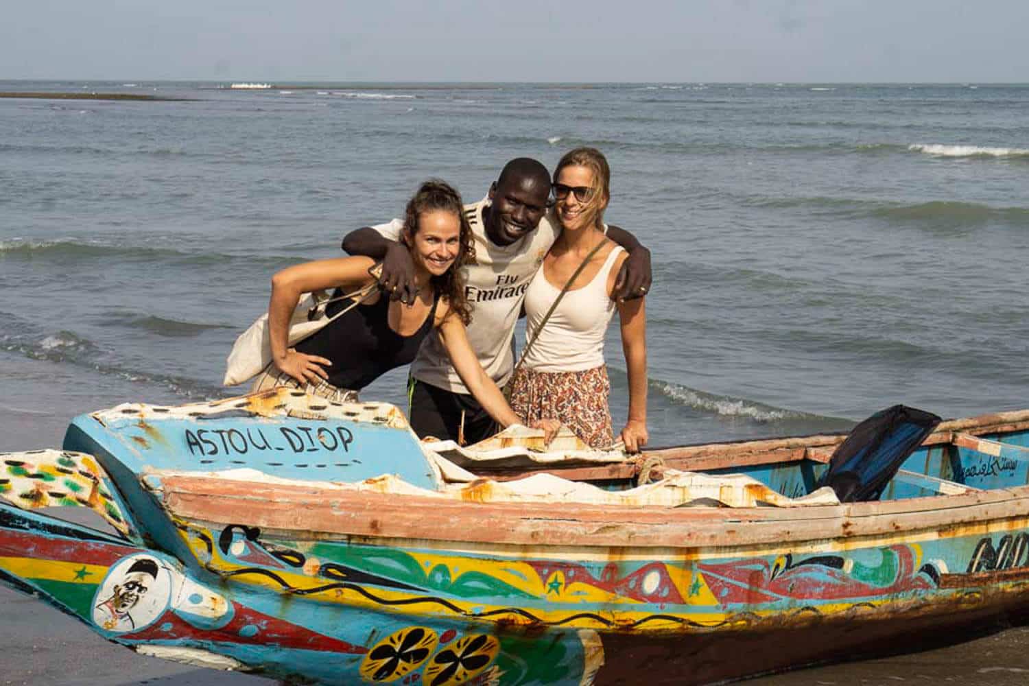 Nosotros después de salir con el pescador en Gambia