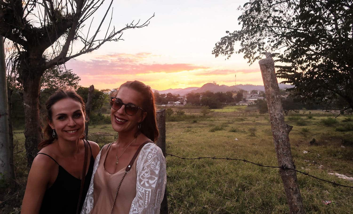 Granada, Nicaragua: dani delante de la iglesia