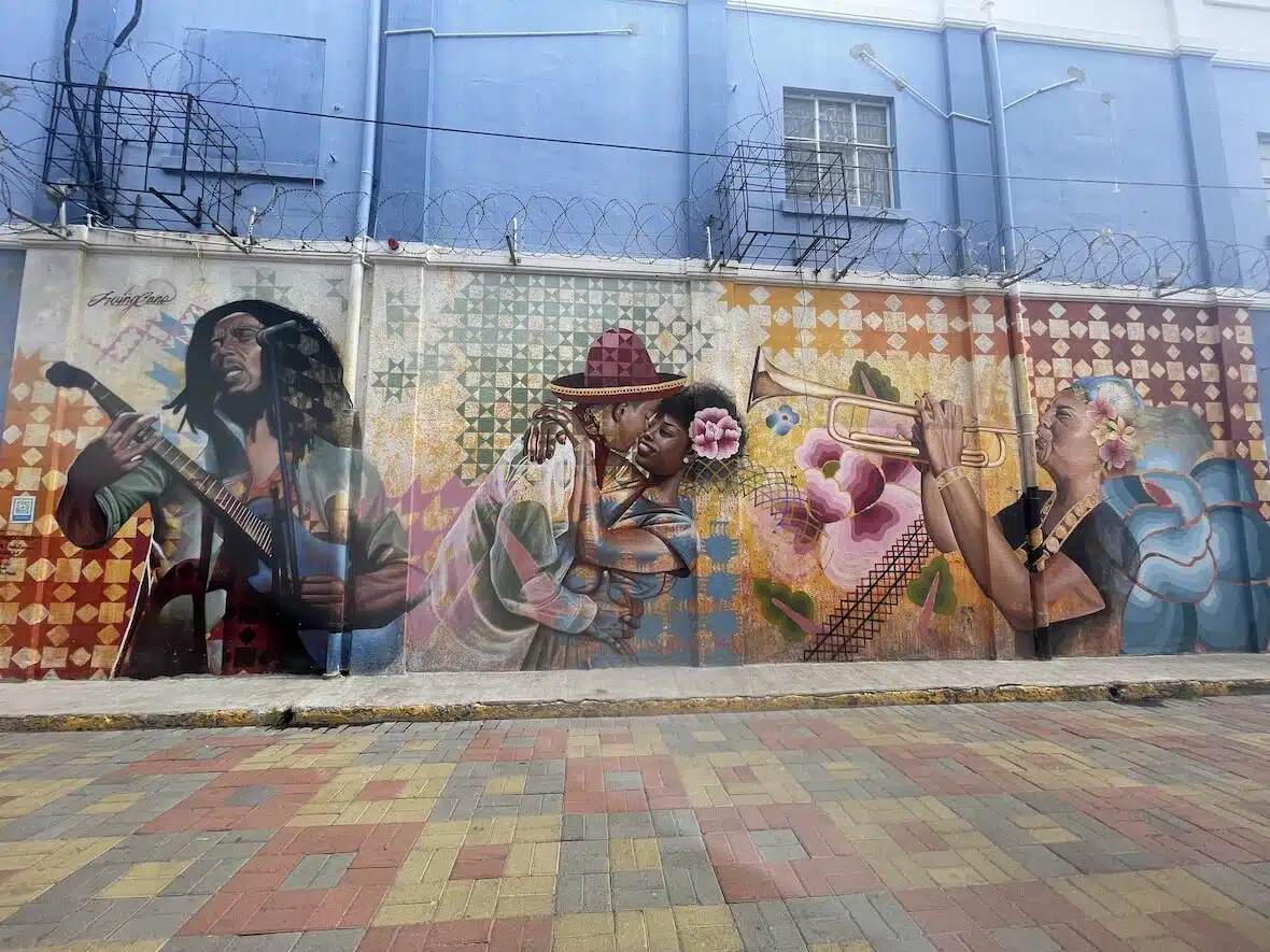 Arte callejero en el centro de Kingston, Jamaica