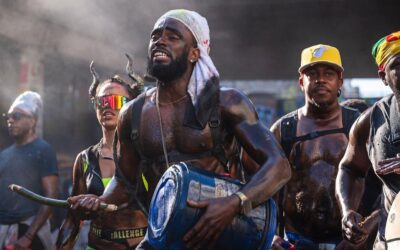 J’ouvert verstehen: Ein wilder, farbenfroher Tauchgang in das Herz des karibischen Karnevals